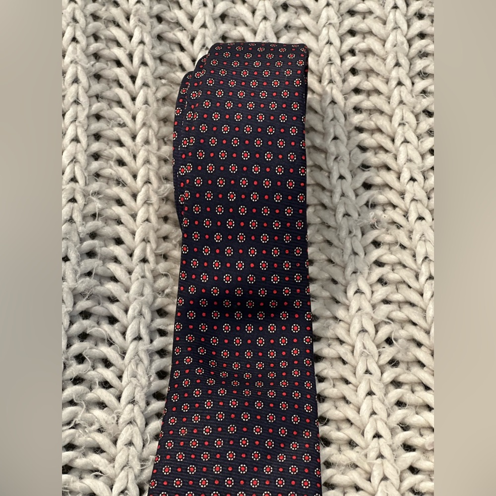 Chipp Tie - Picture 3 of 3